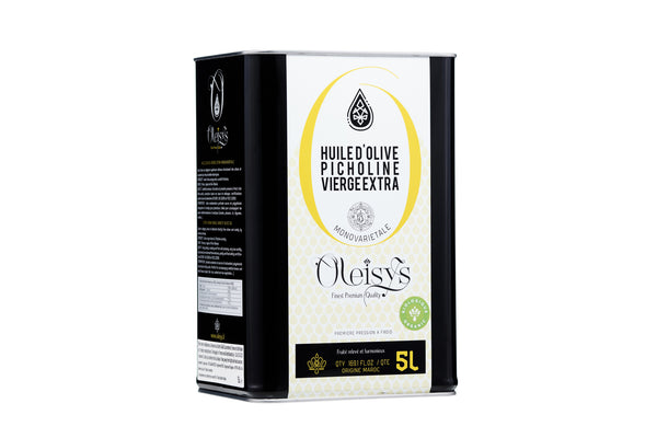 Découvrez l’huile d’olive vierge extra BIO Oleisys dans son bidon métal 5 L, pensé pour une utilisation intensive, les familles nombreuses et les professionnels de la restauration. Ce grand format combine praticité, conservation optimale et respect de l’environnement.

Une huile d’olive monovariétale BIO : la Picholine

La maison Oleisys a choisi la variété Picholine, reconnue pour son fruité équilibré et sa richesse aromatique. Issue d’oliveraies certifiées Agriculture Biologique