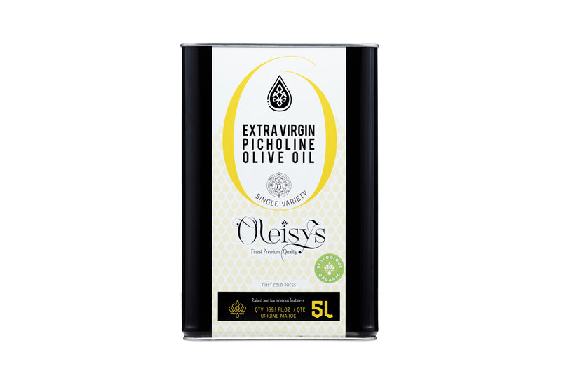 Découvrez l’huile d’olive vierge extra BIO Oleisys dans son bidon métal 5 L, pensé pour une utilisation intensive, les familles nombreuses et les professionnels de la restauration. Ce grand format combine praticité, conservation optimale et respect de l’environnement.

Une huile d’olive monovariétale BIO : la Picholine

La maison Oleisys a choisi la variété Picholine, reconnue pour son fruité équilibré et sa richesse aromatique. Issue d’oliveraies certifiées Agriculture Biologique